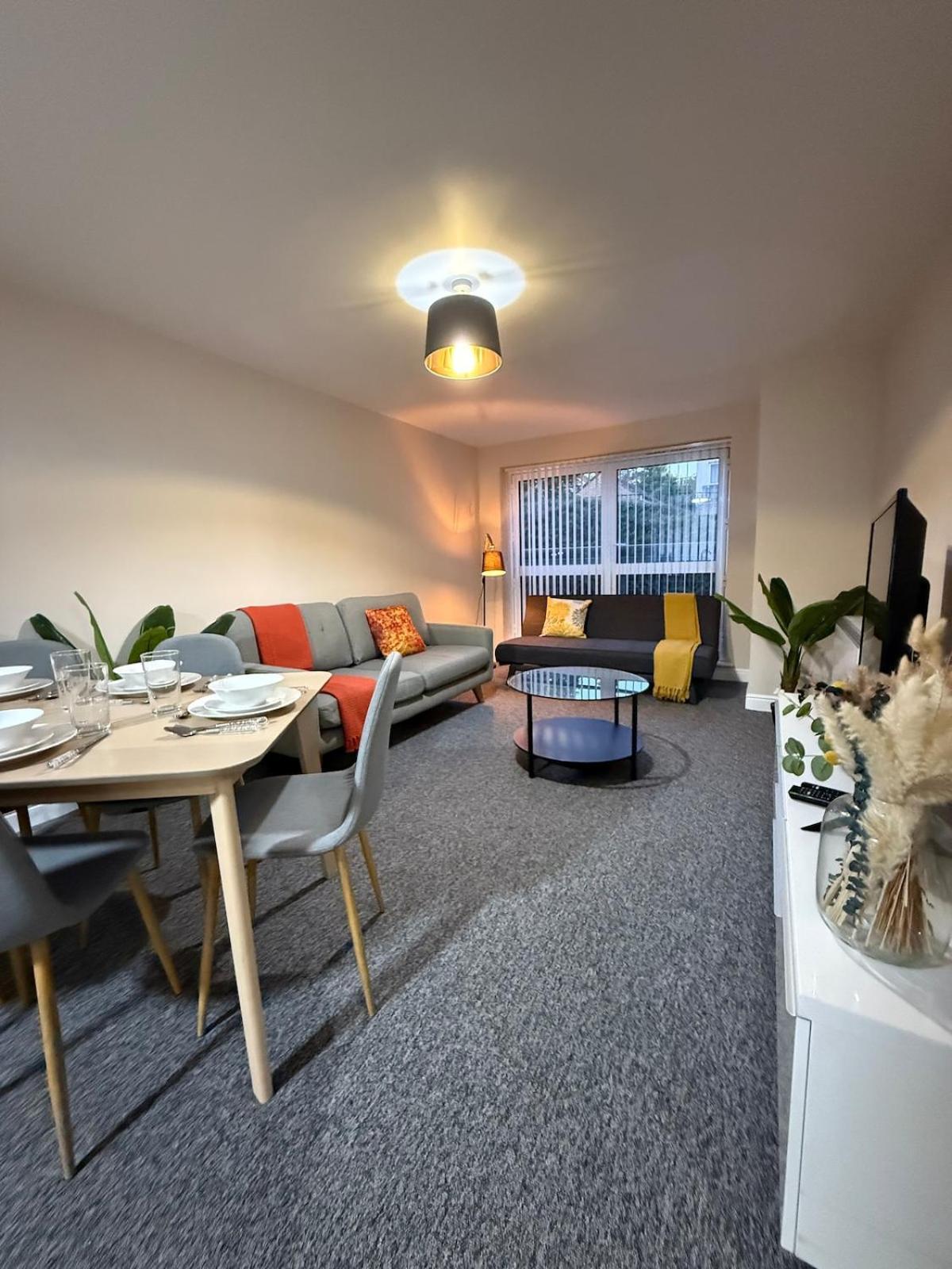 Apartment Bounds Luxurious Hideaway